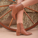 Bota Texana Feminina Bordada Western Bico Fino Salto Bloco Médio Boho
